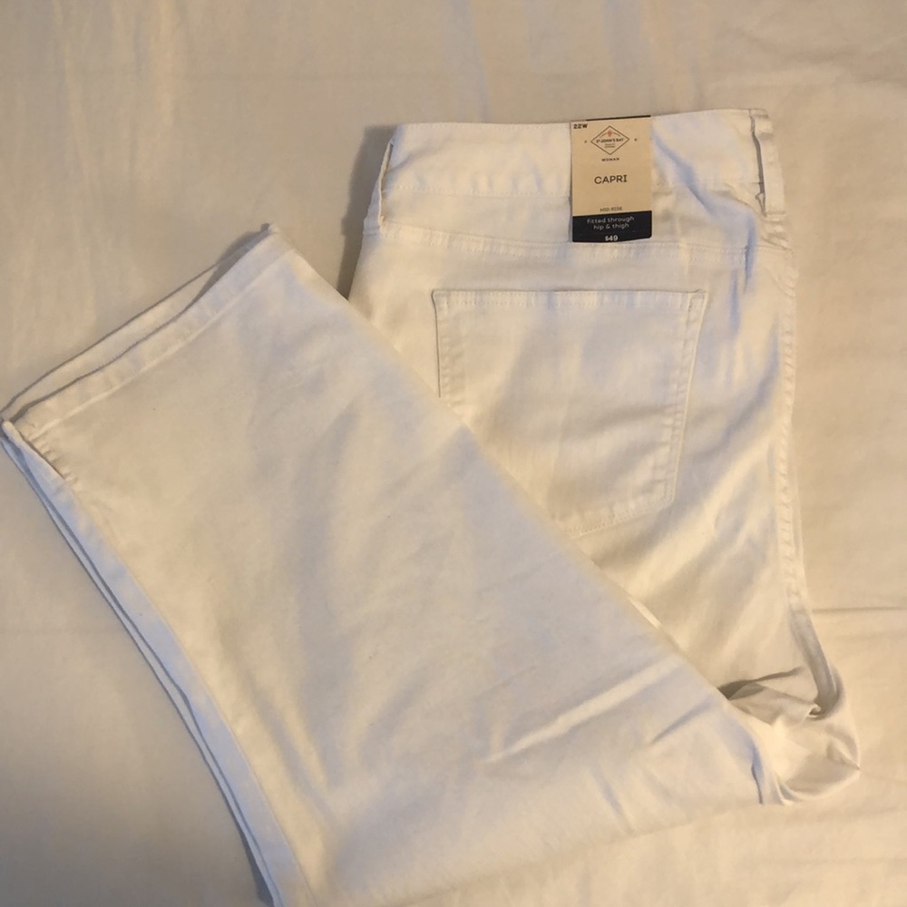 St. John’s Bay White Capris